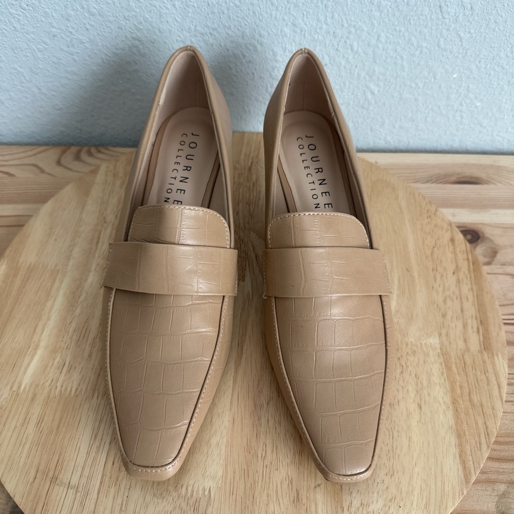 Journee Collection Celina Womens Square Closed Toe Kitten Heel Pumps like new